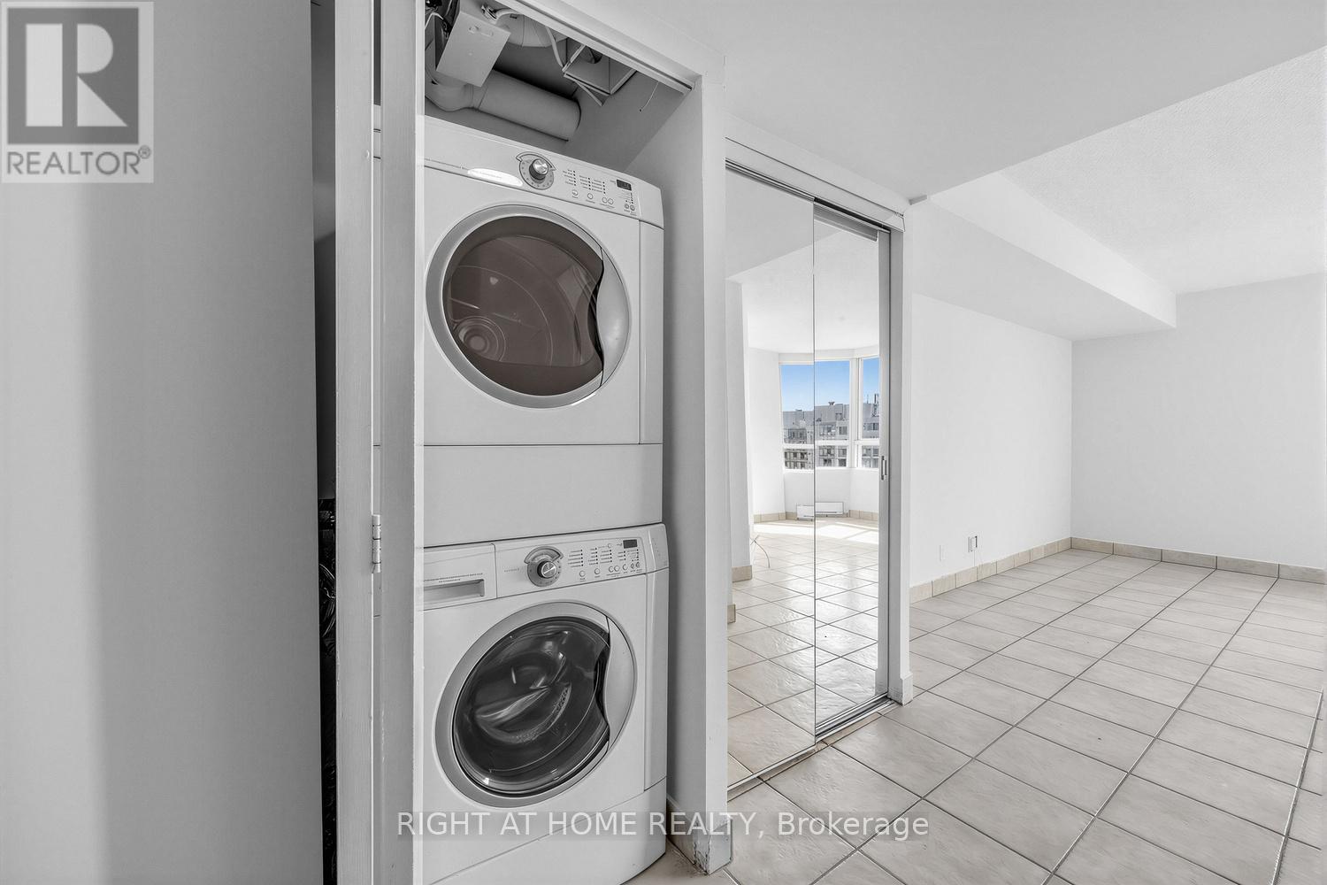 #1711 41 MARKBROOK LANE - 27