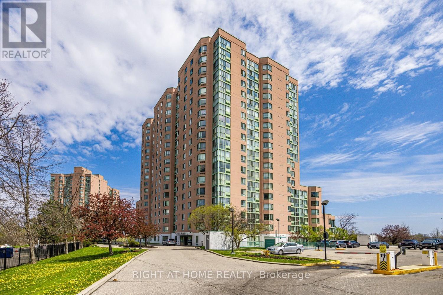 #1711 41 MARKBROOK LANE - 29