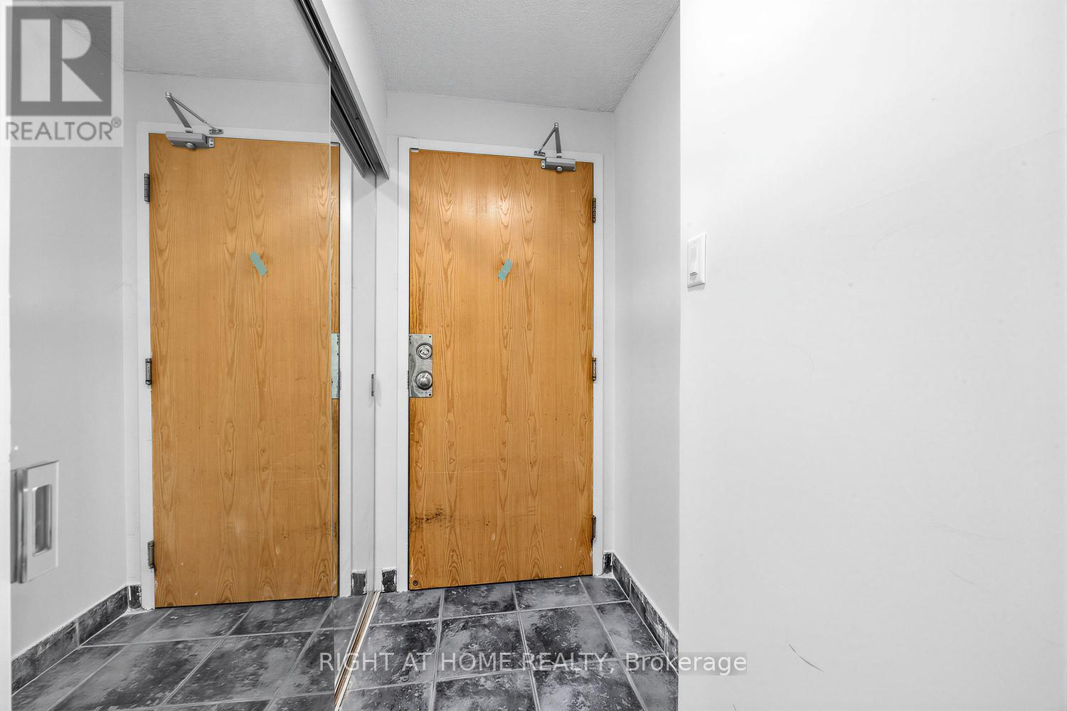 #1711 41 MARKBROOK LANE - 3