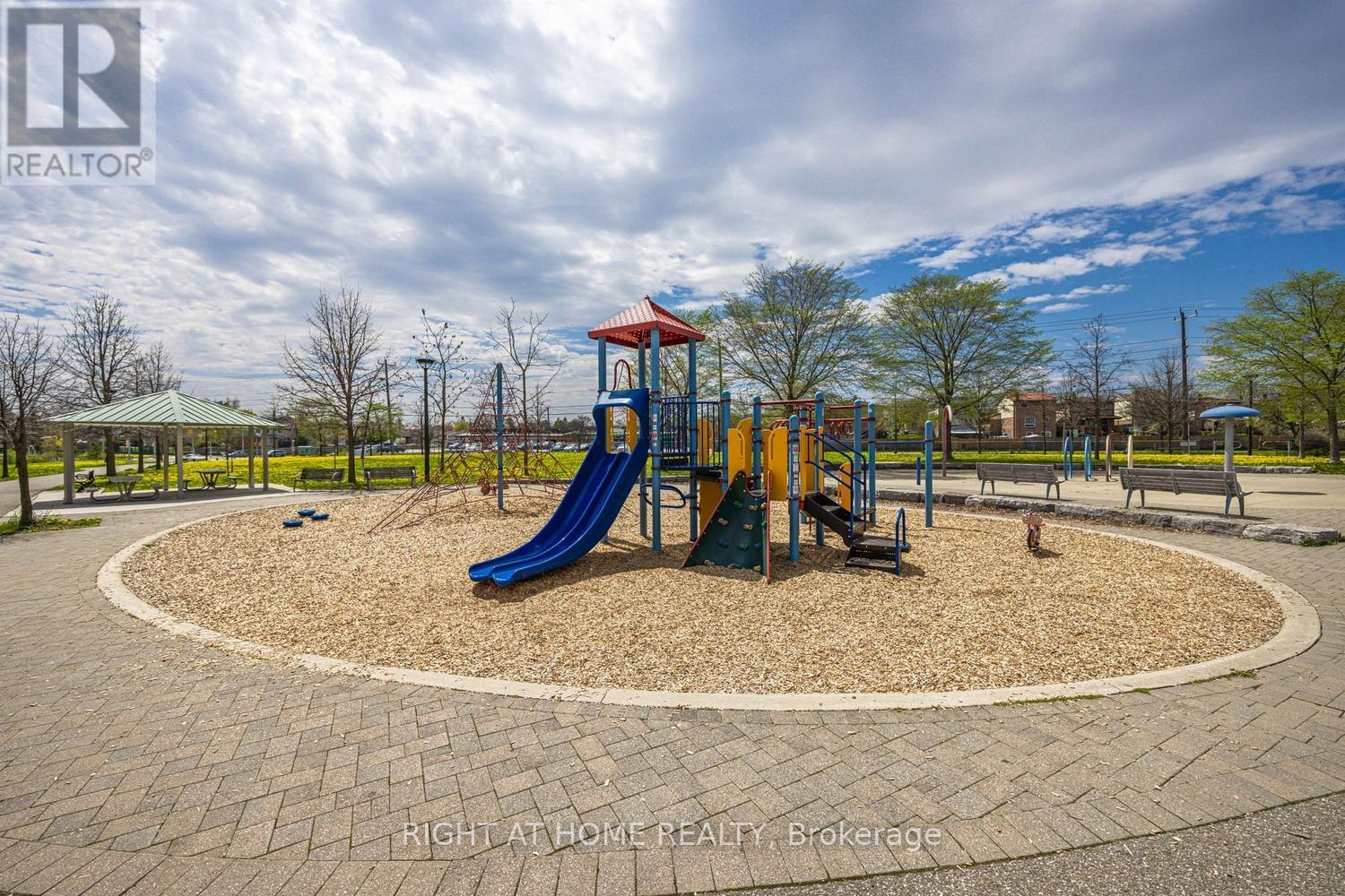 #1711 41 MARKBROOK LANE - 31