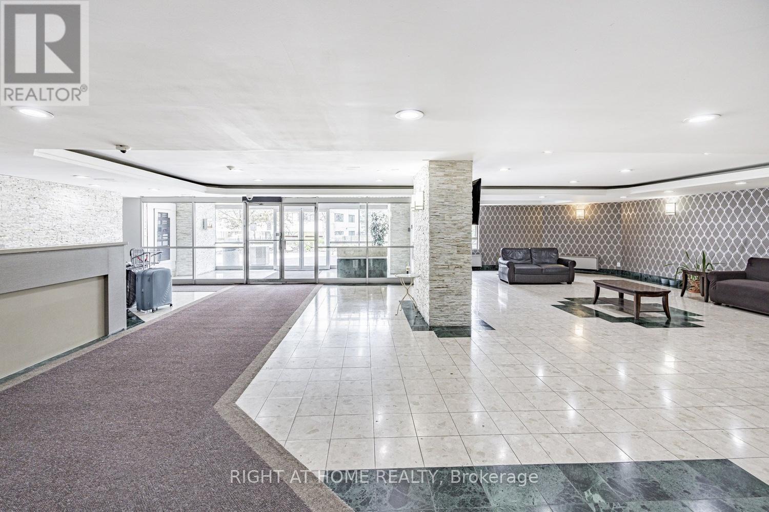 #1711 41 MARKBROOK LANE - 37