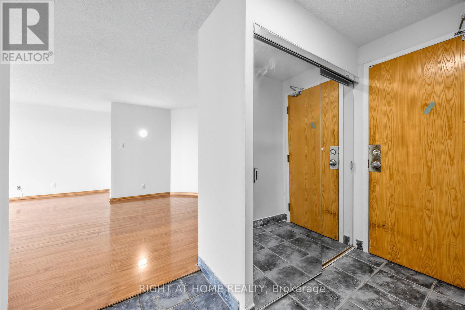 #1711 41 MARKBROOK LANE - 4