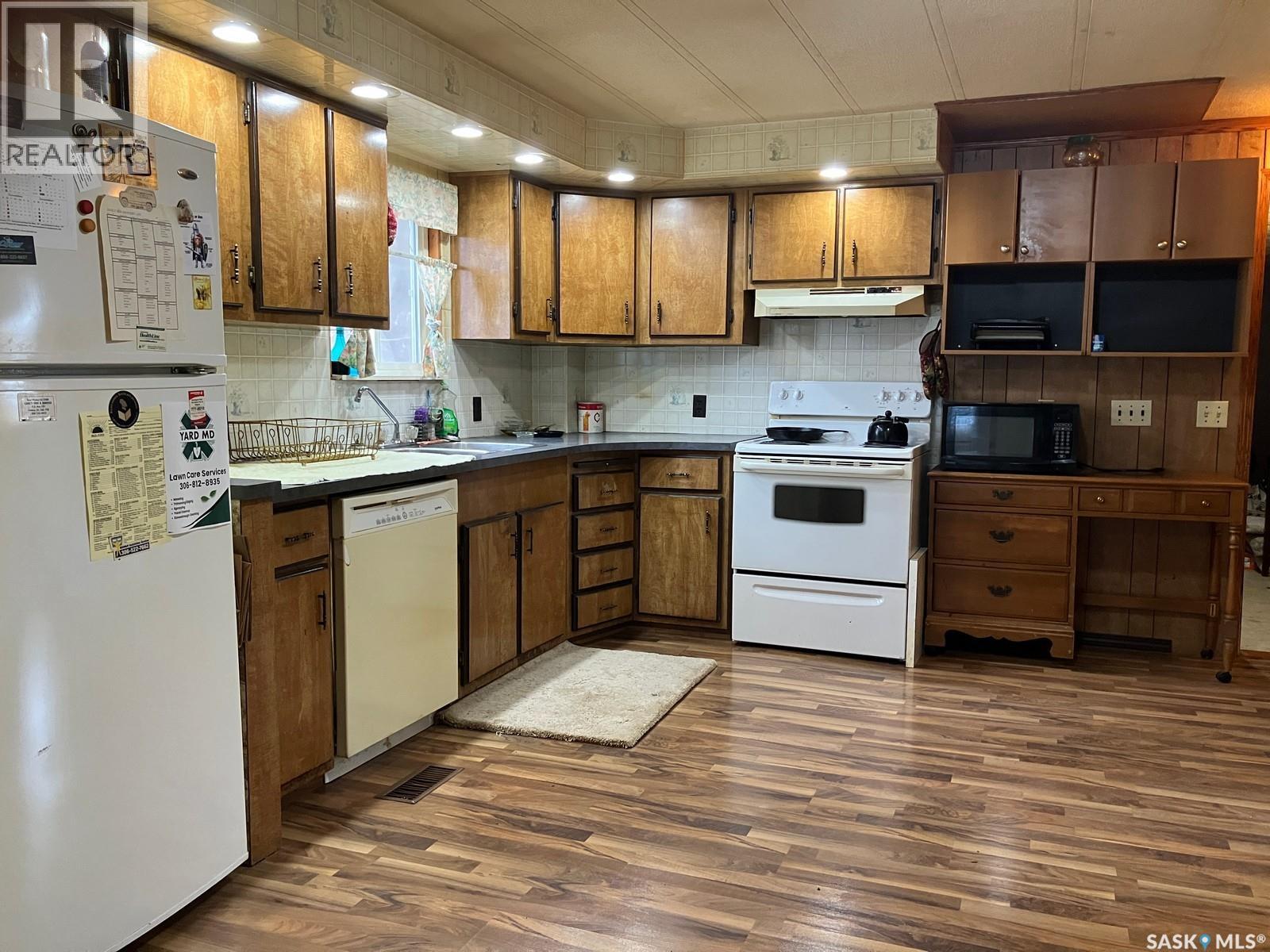 407 Railway AVENUE - 4