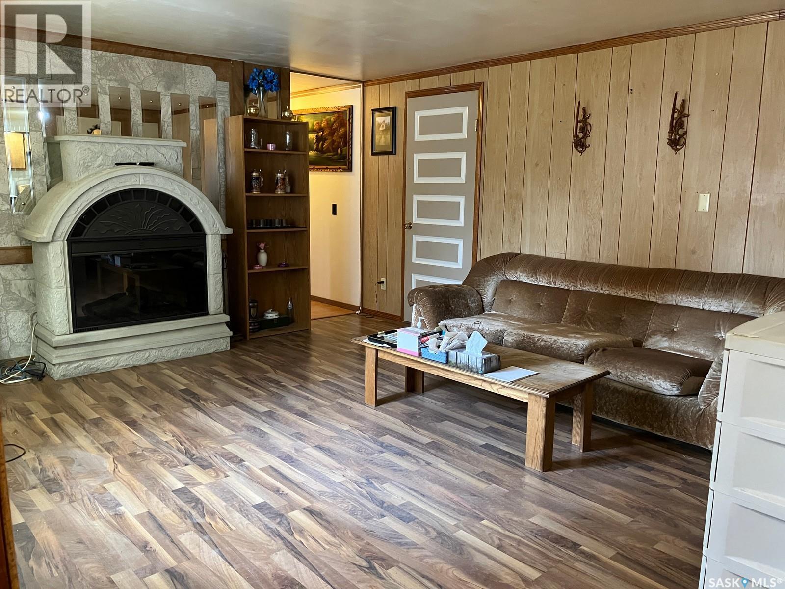 407 Railway AVENUE - 8