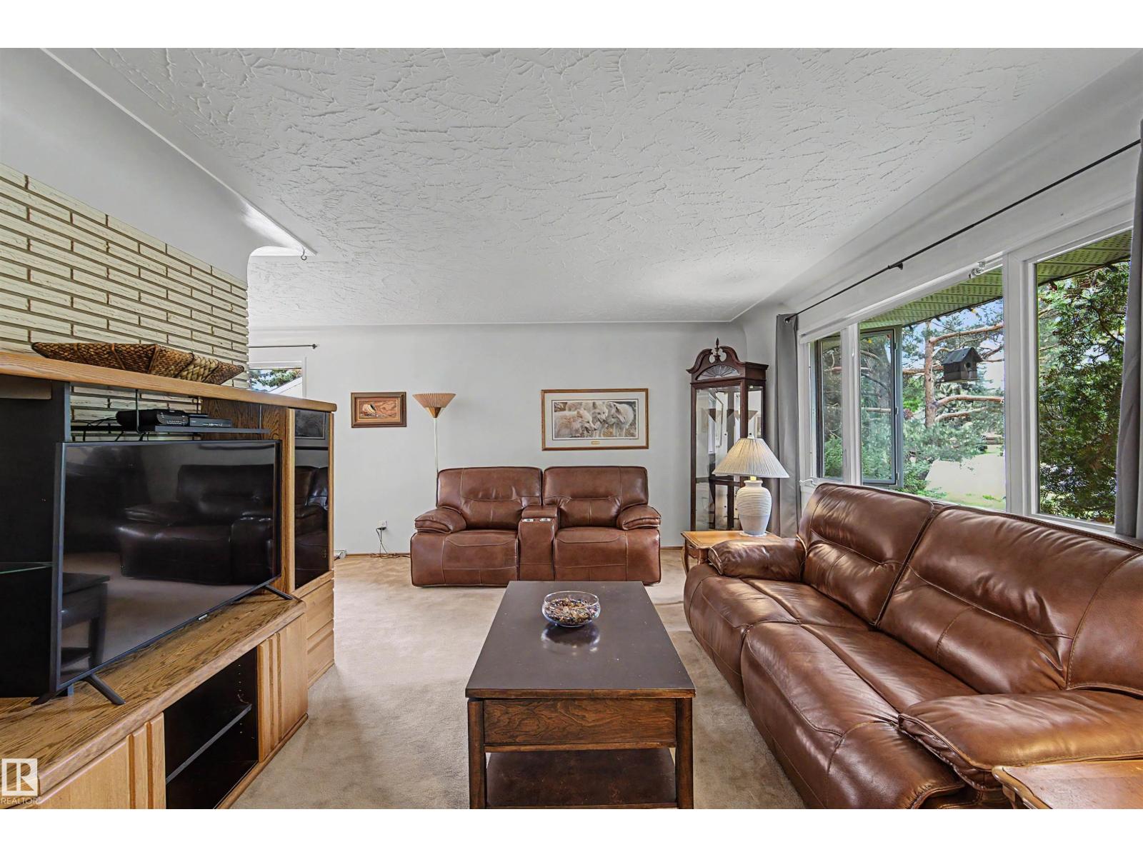 10647 147 ST NW - photo 3