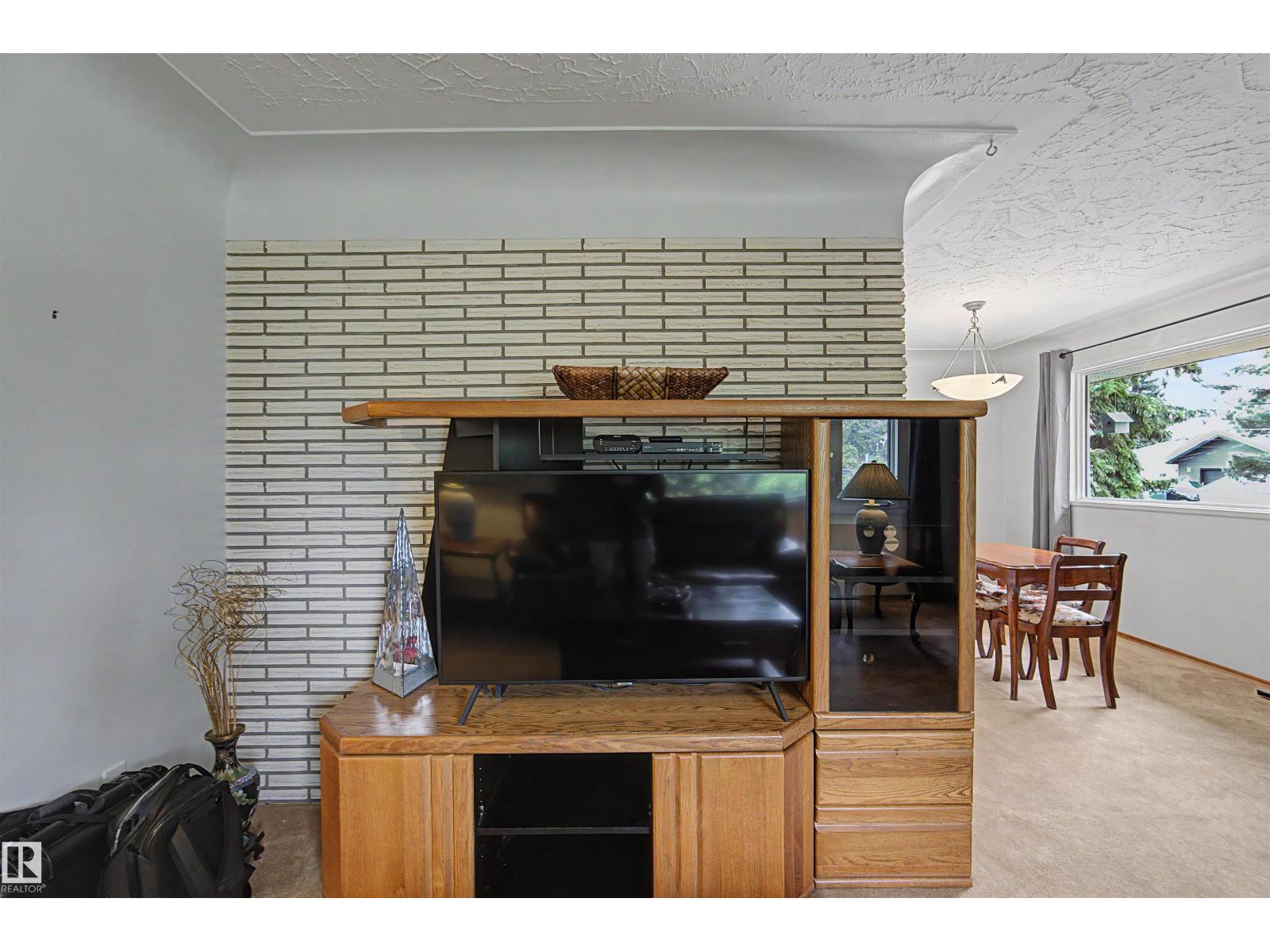 10647 147 ST NW - photo 5