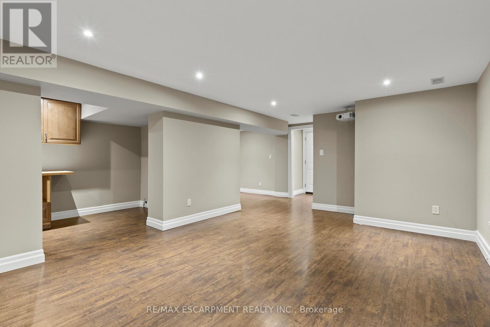 404 HAMILTON DRIVE - Image 30
