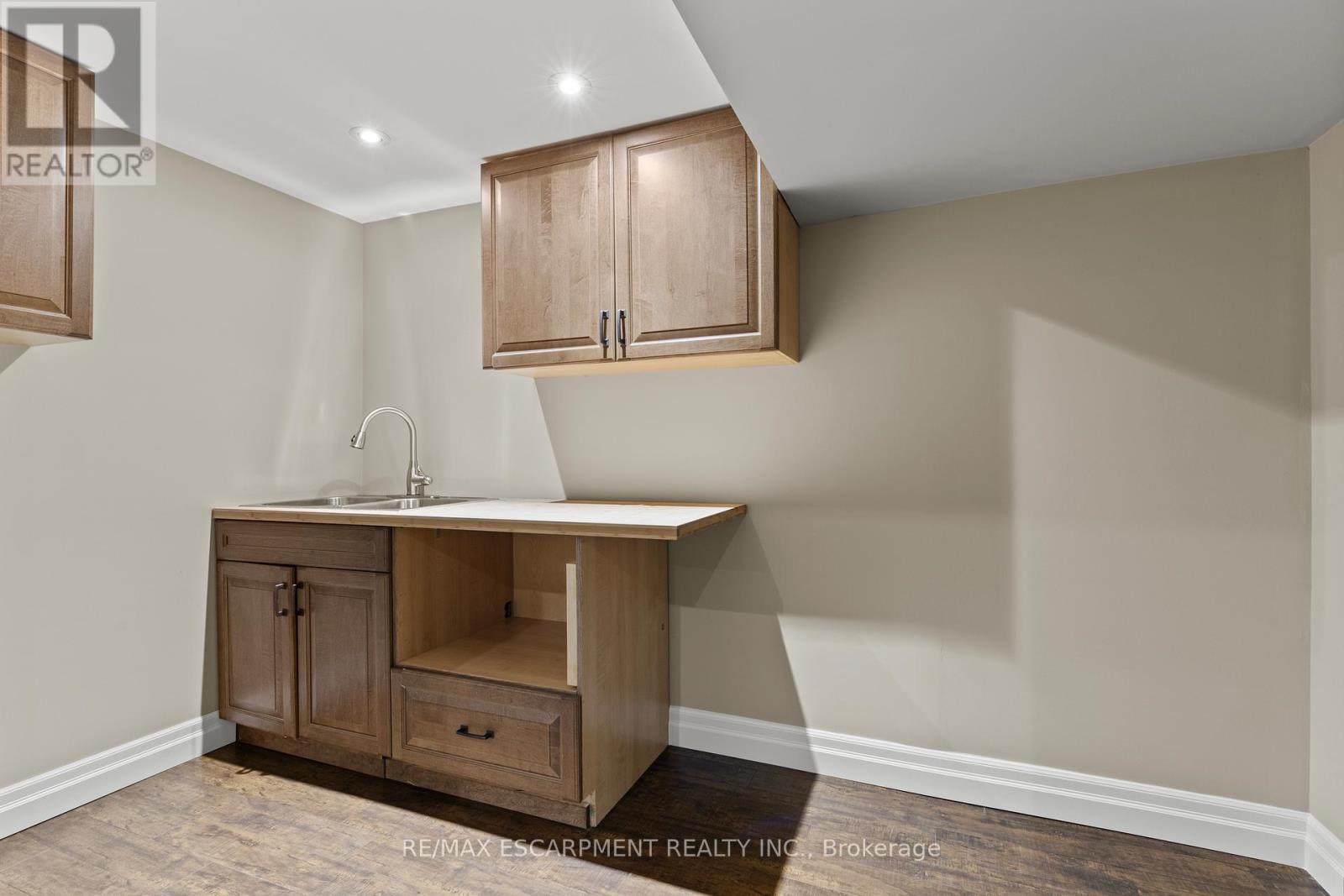 404 HAMILTON DRIVE - 31