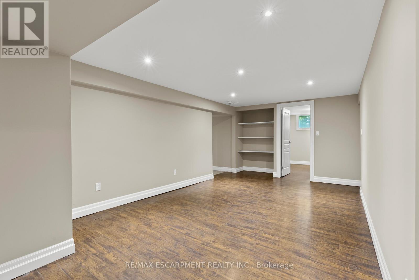 404 HAMILTON DRIVE - Image 32