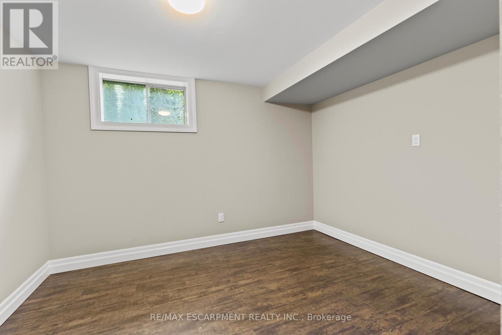 404 HAMILTON DRIVE - 33