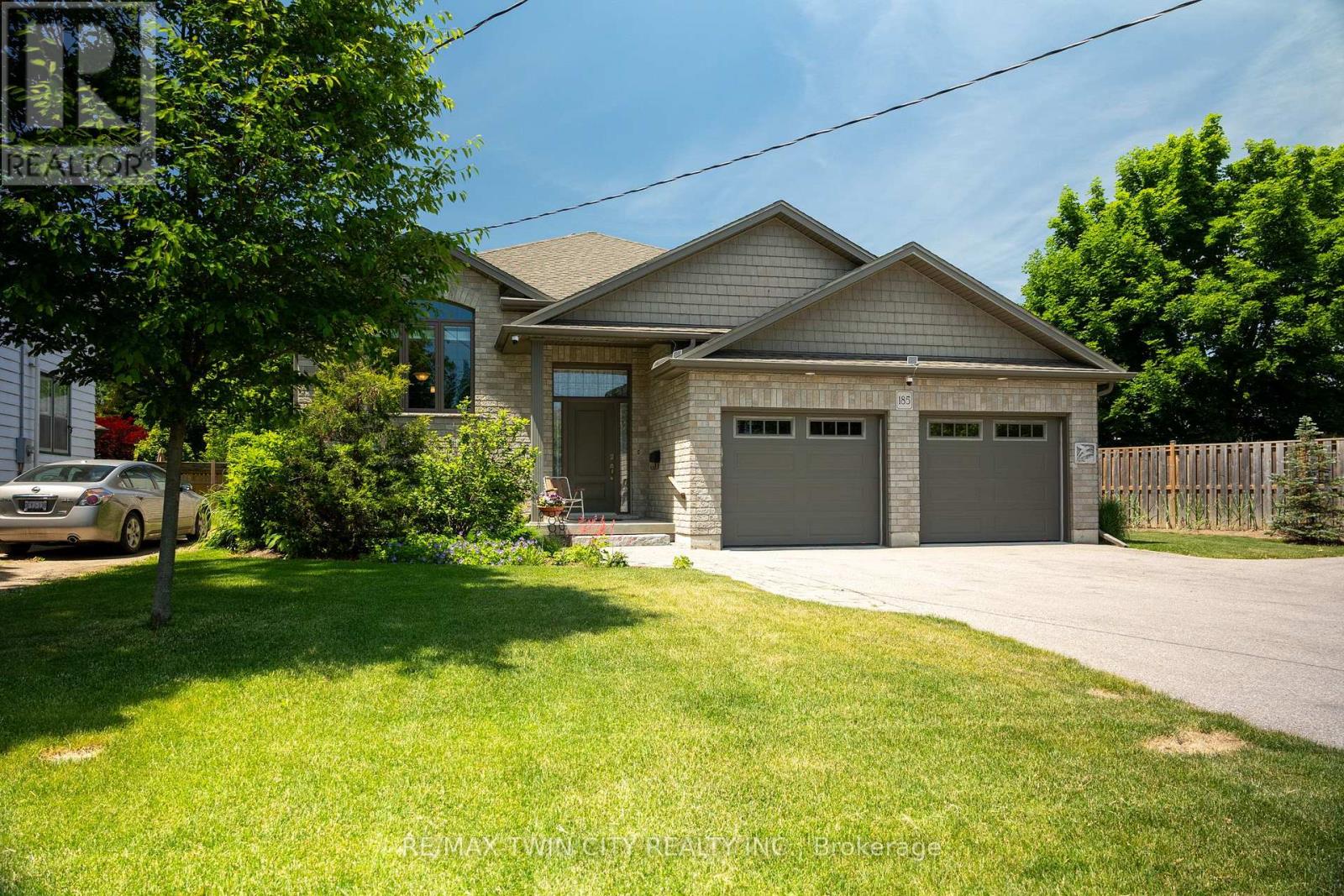 3-bedroom home for sale at 185 MOUNT PLEASANT STREET, Brantford ON · photo 5 of 28