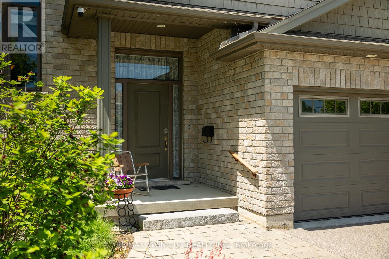 3-bedroom home for sale at 185 MOUNT PLEASANT STREET, Brantford ON · photo 6 of 28