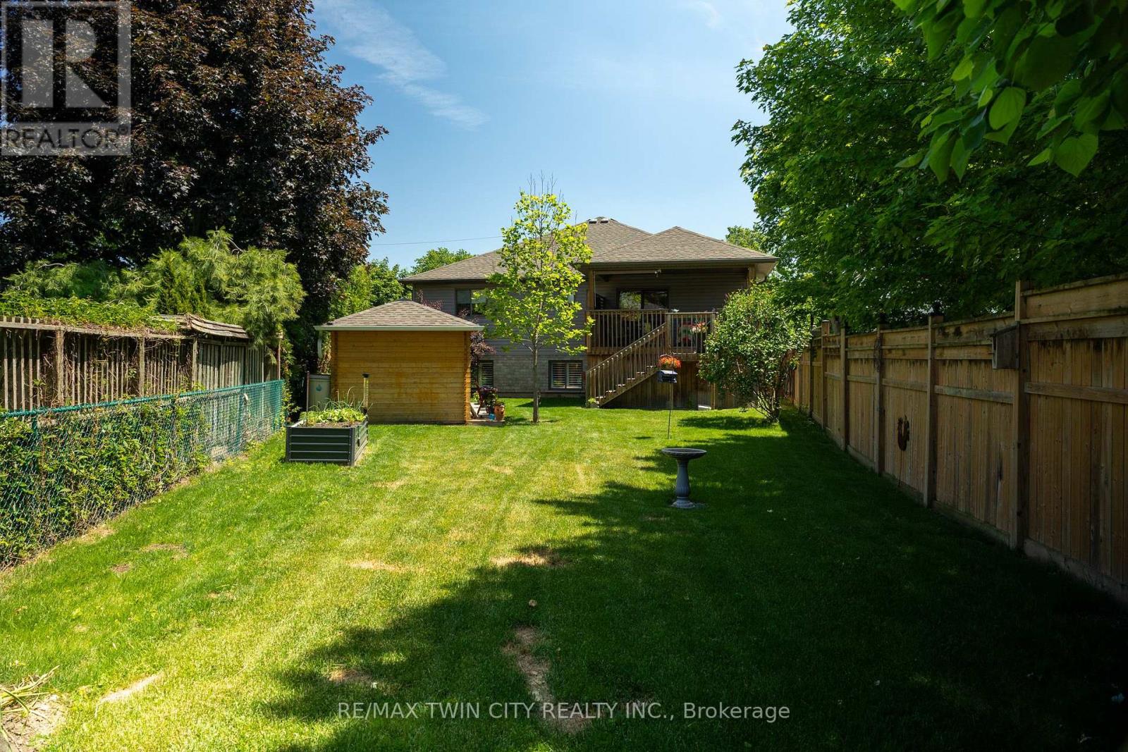 3-bedroom home for sale at 185 MOUNT PLEASANT STREET, Brantford ON · photo 8 of 28