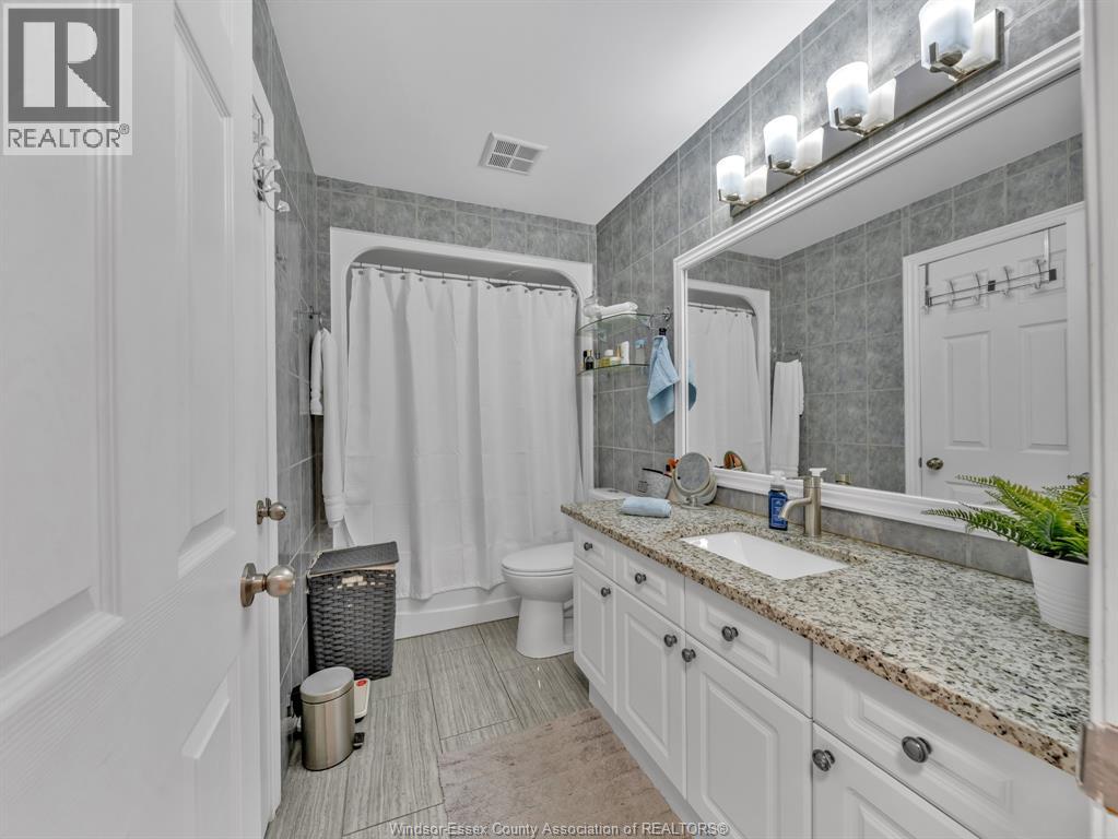 1045 CLOVER AVENUE - 11