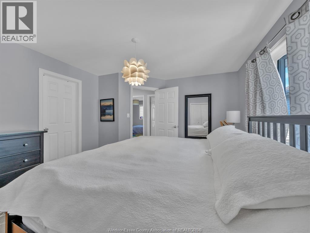 1045 CLOVER AVENUE - 12