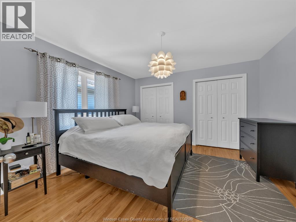 1045 CLOVER AVENUE - 13