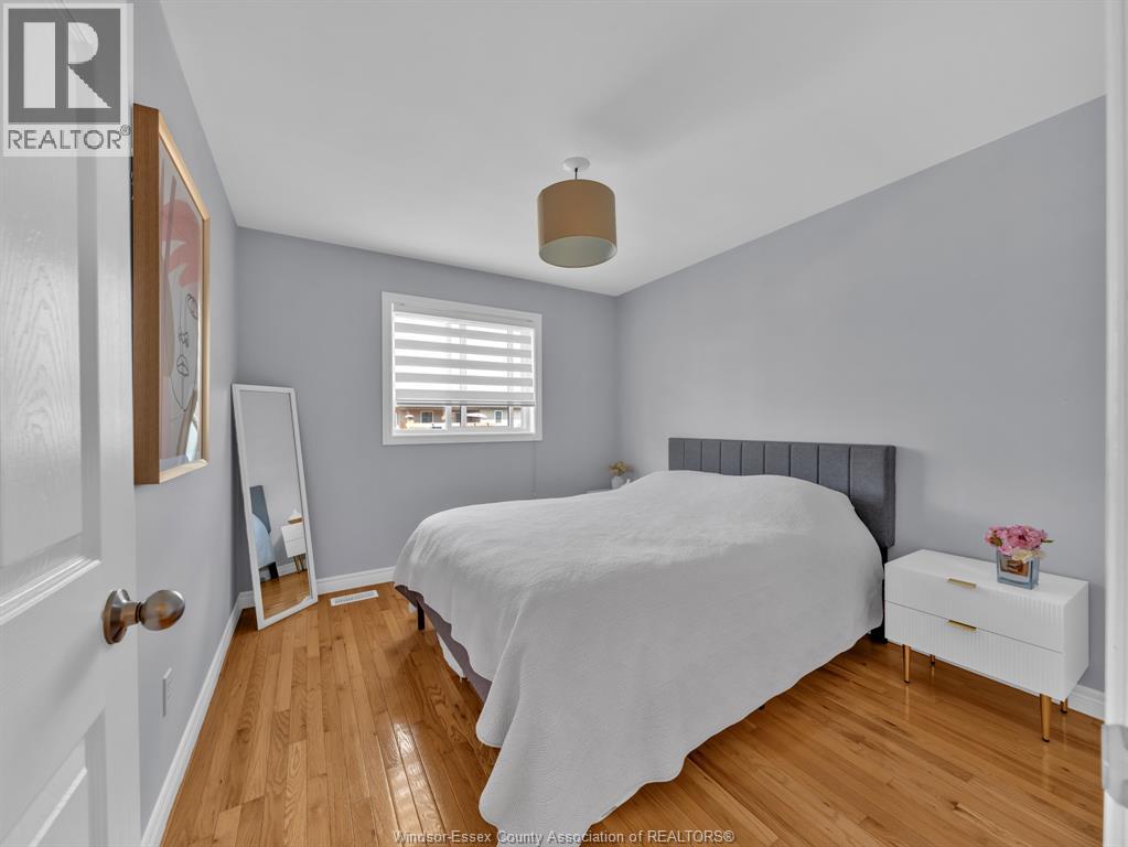1045 CLOVER AVENUE - 14