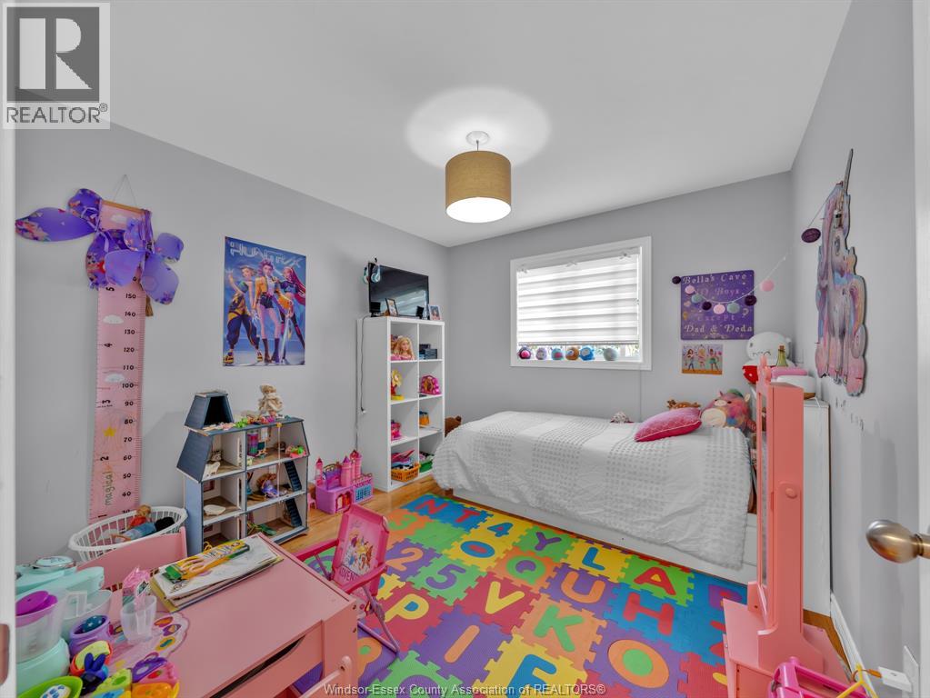 1045 CLOVER AVENUE - 15
