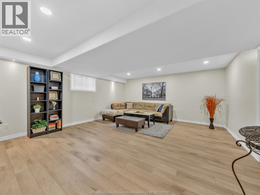 1045 CLOVER AVENUE - 17