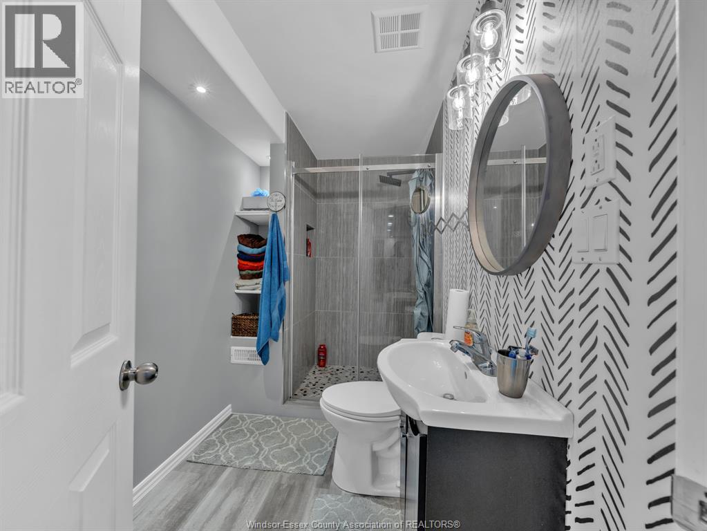 1045 CLOVER AVENUE - 20