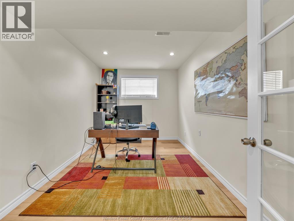 1045 CLOVER AVENUE - 21