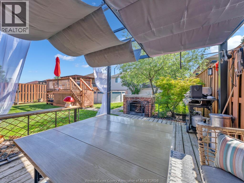 1045 CLOVER AVENUE - 22