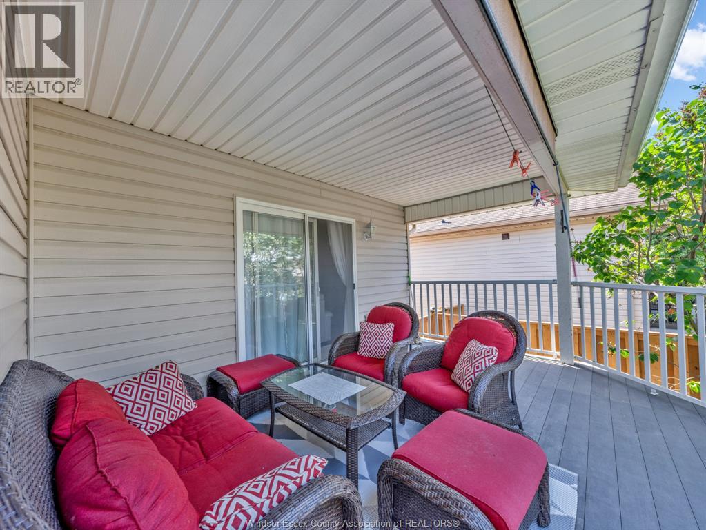 1045 CLOVER AVENUE - 25