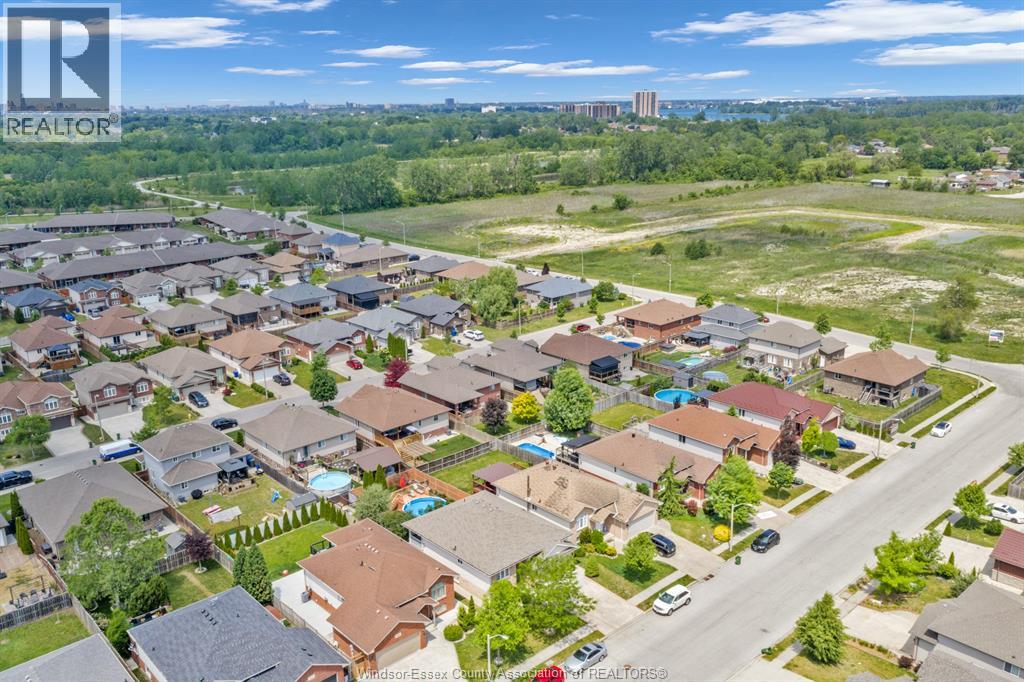 1045 CLOVER AVENUE - 29
