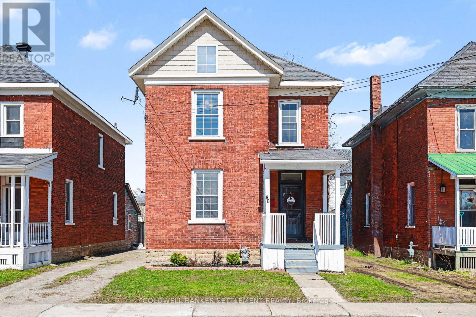 88 RUSSELL STREET E - 1