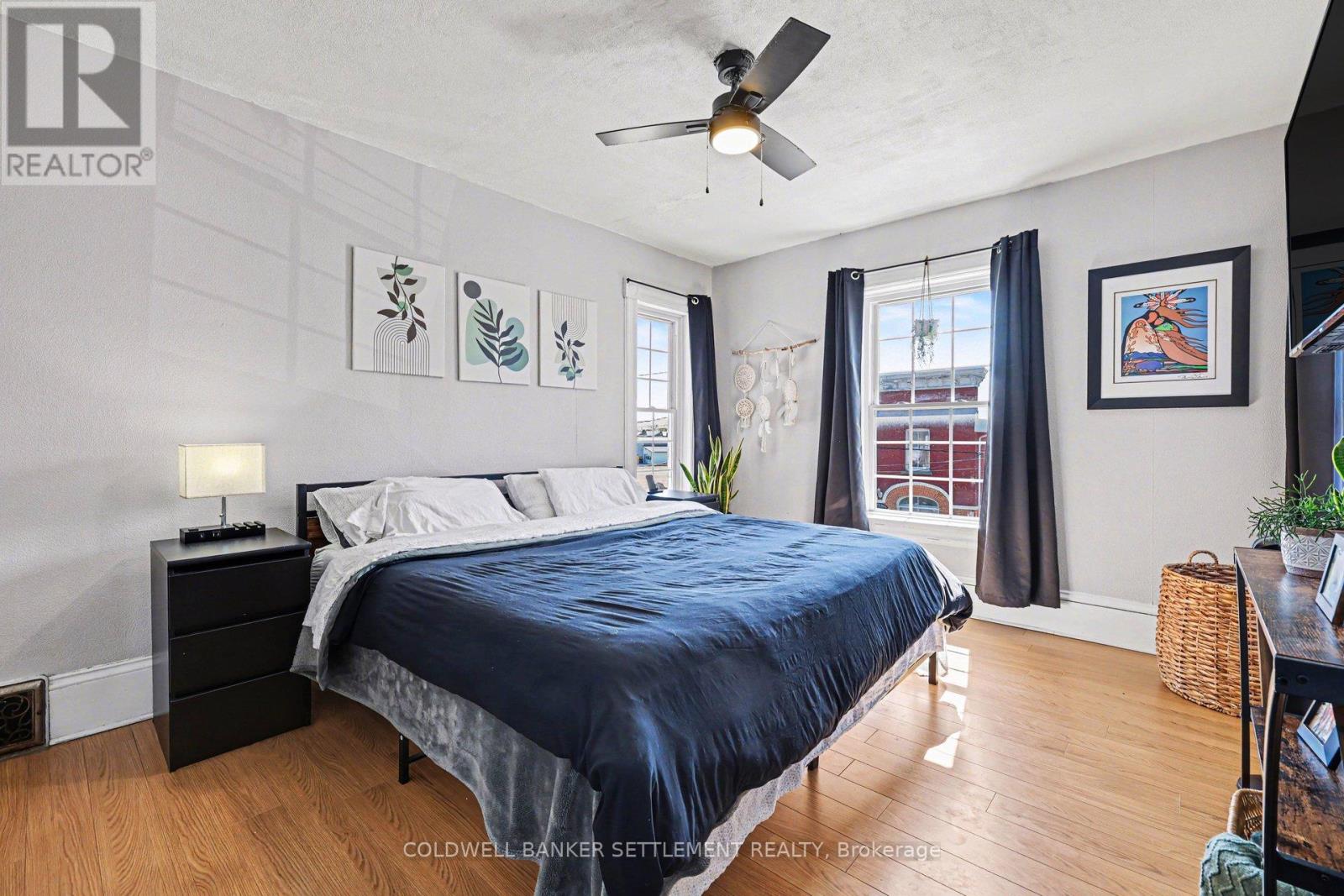 88 RUSSELL STREET E - 22
