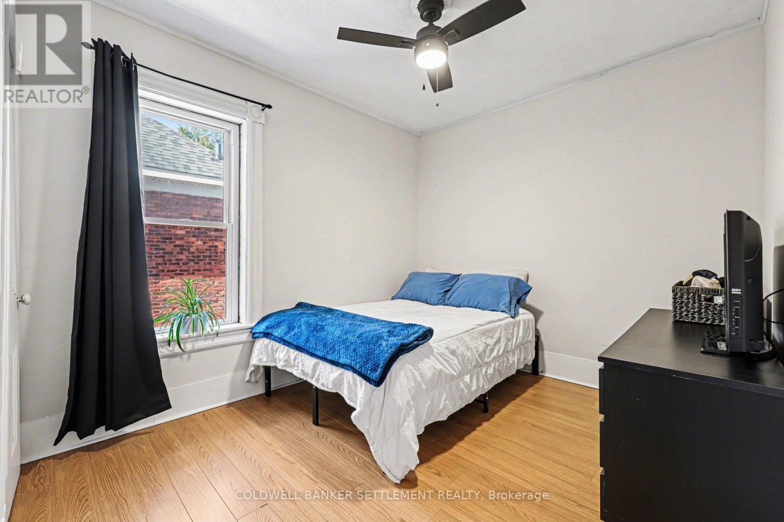 88 RUSSELL STREET E - 23