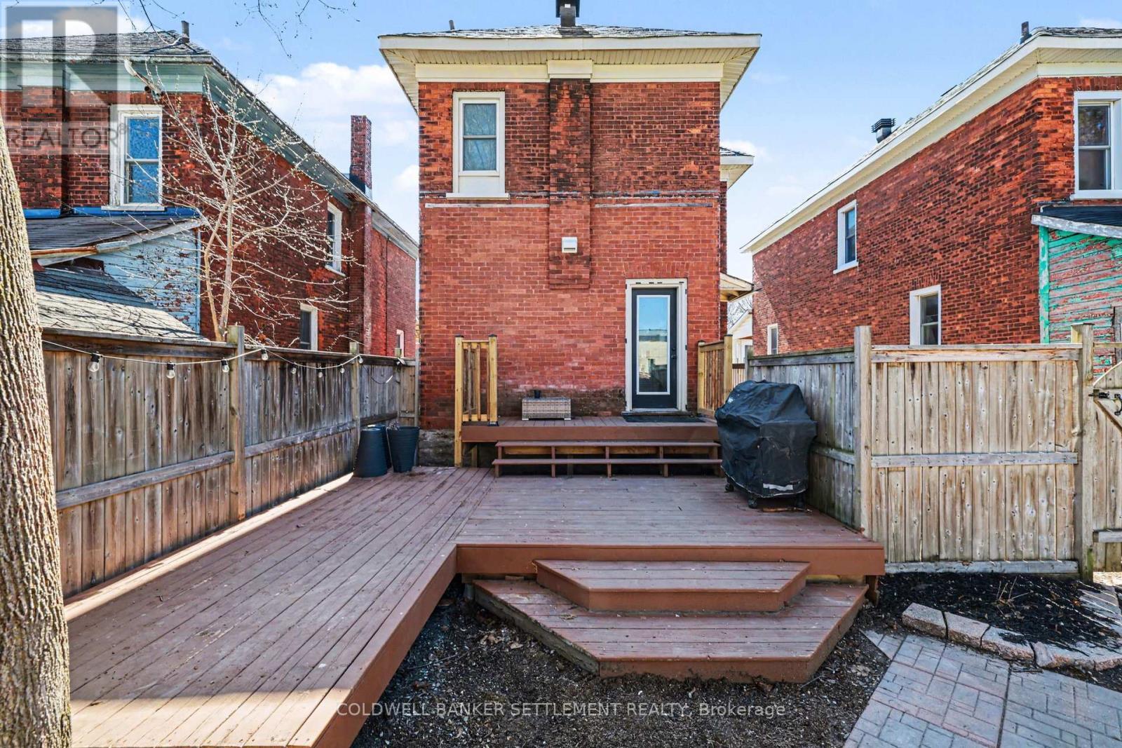 88 RUSSELL STREET E - 28