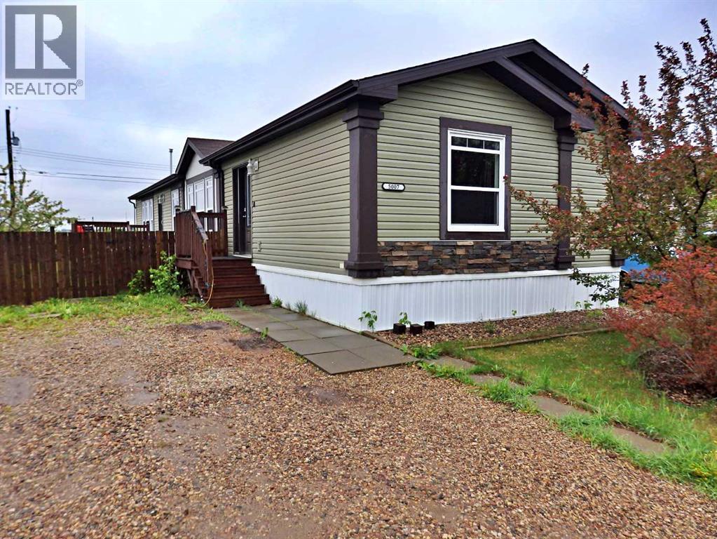 5007 44 Avenue - 1