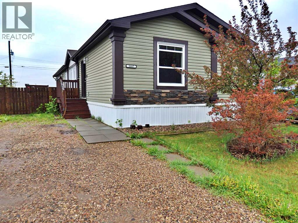 5007 44 Avenue - 4