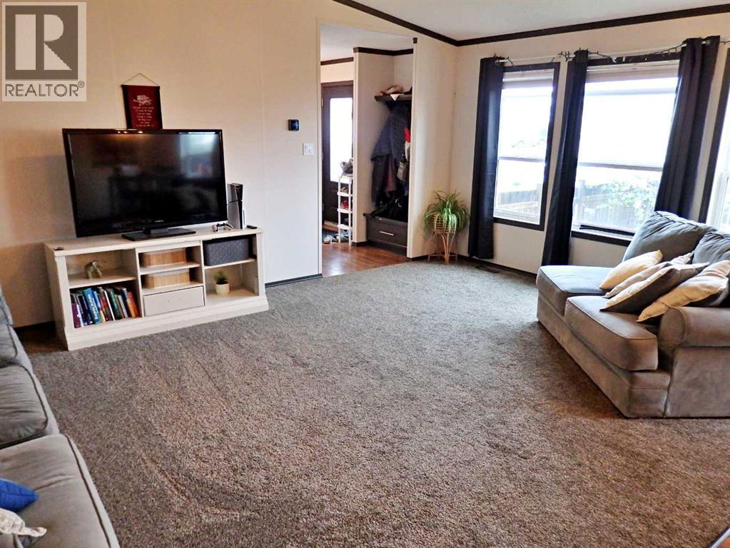 5007 44 Avenue - 20