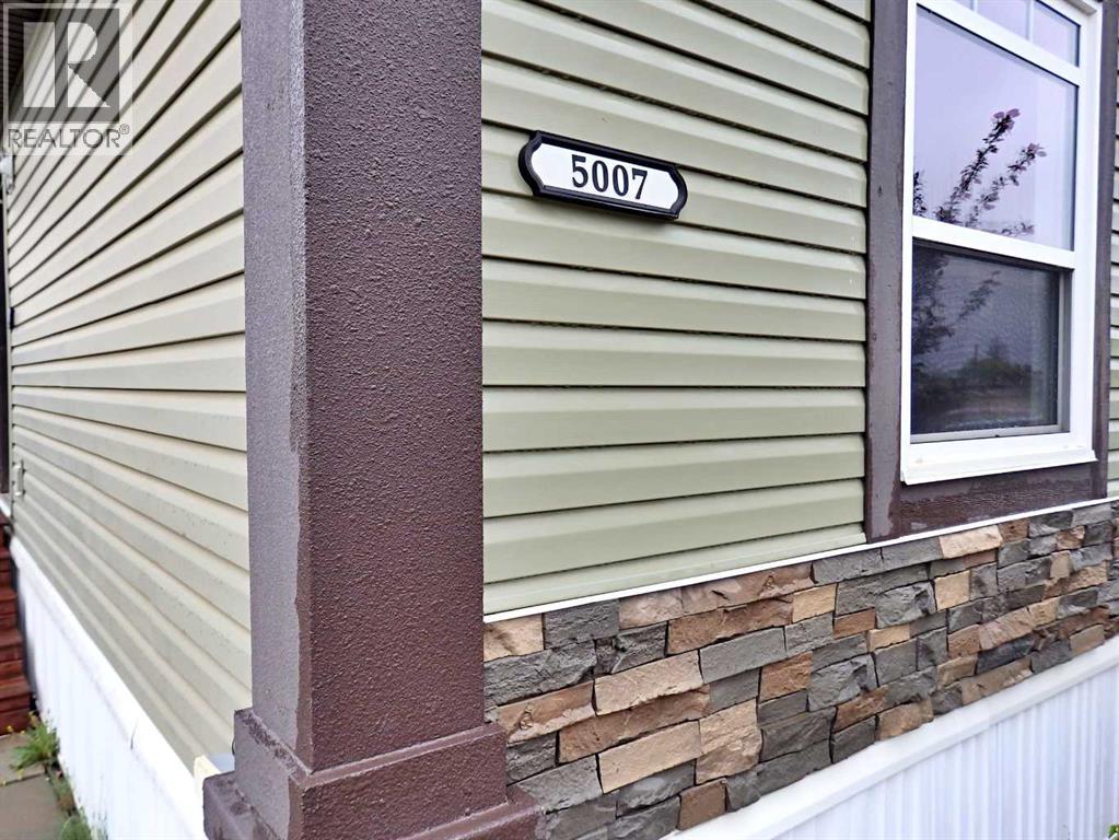 5007 44 Avenue - 5