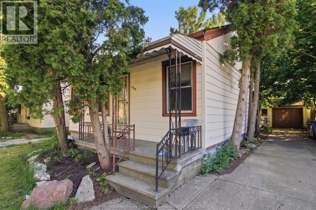 2209 FOREST - 2