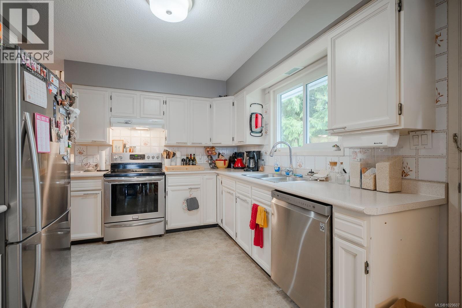 395 Dogwood Dr - 10