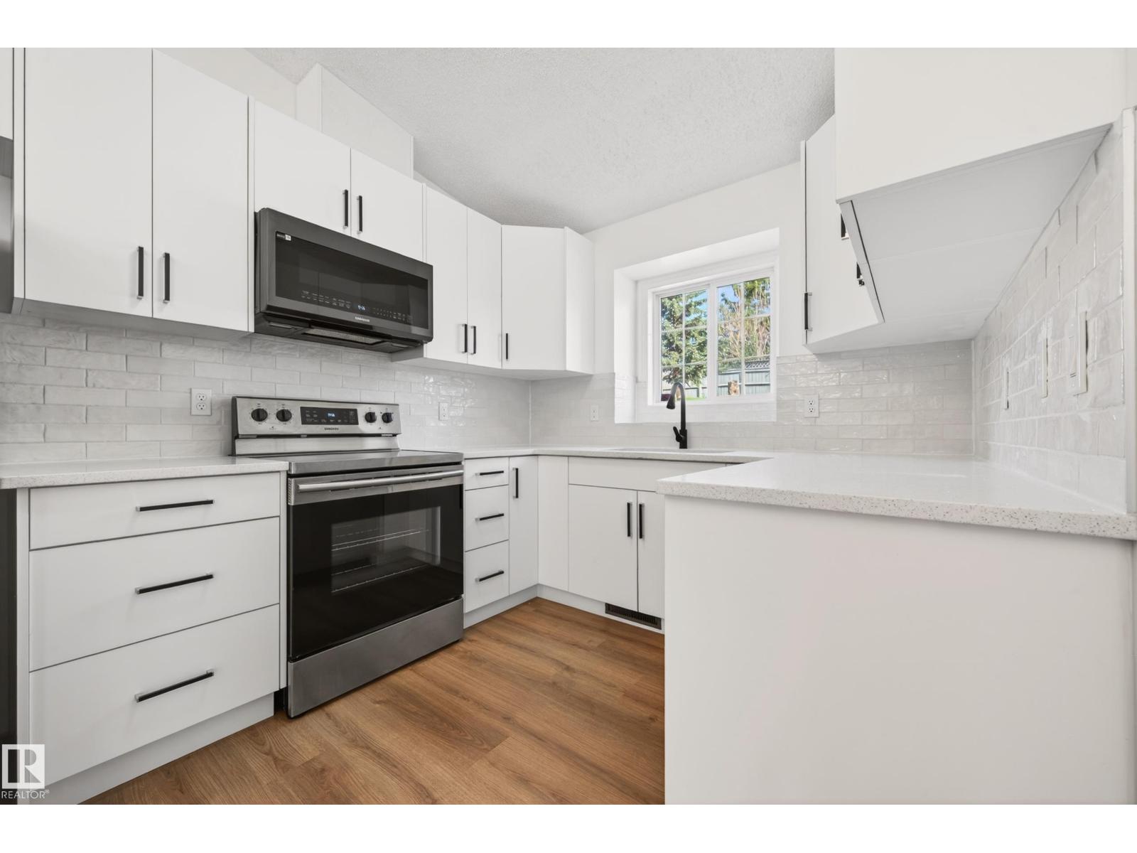 18956 78 AV NW - 20