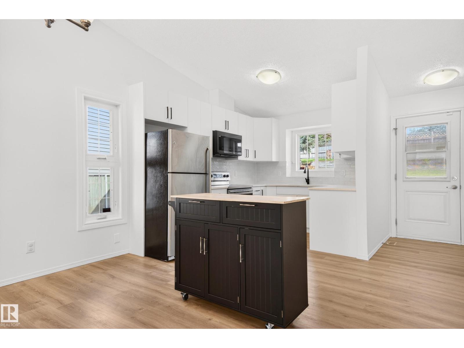18956 78 AV NW - 13