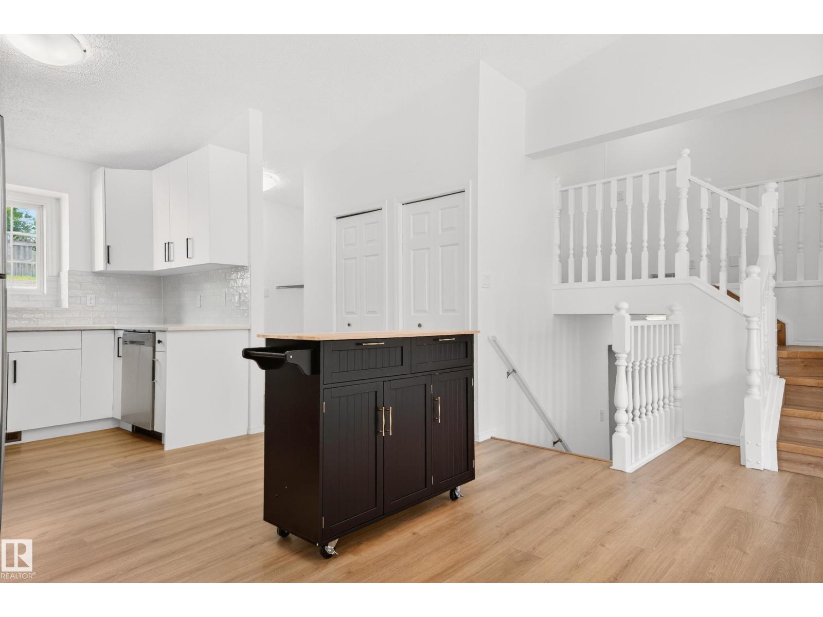 18956 78 AV NW - 16