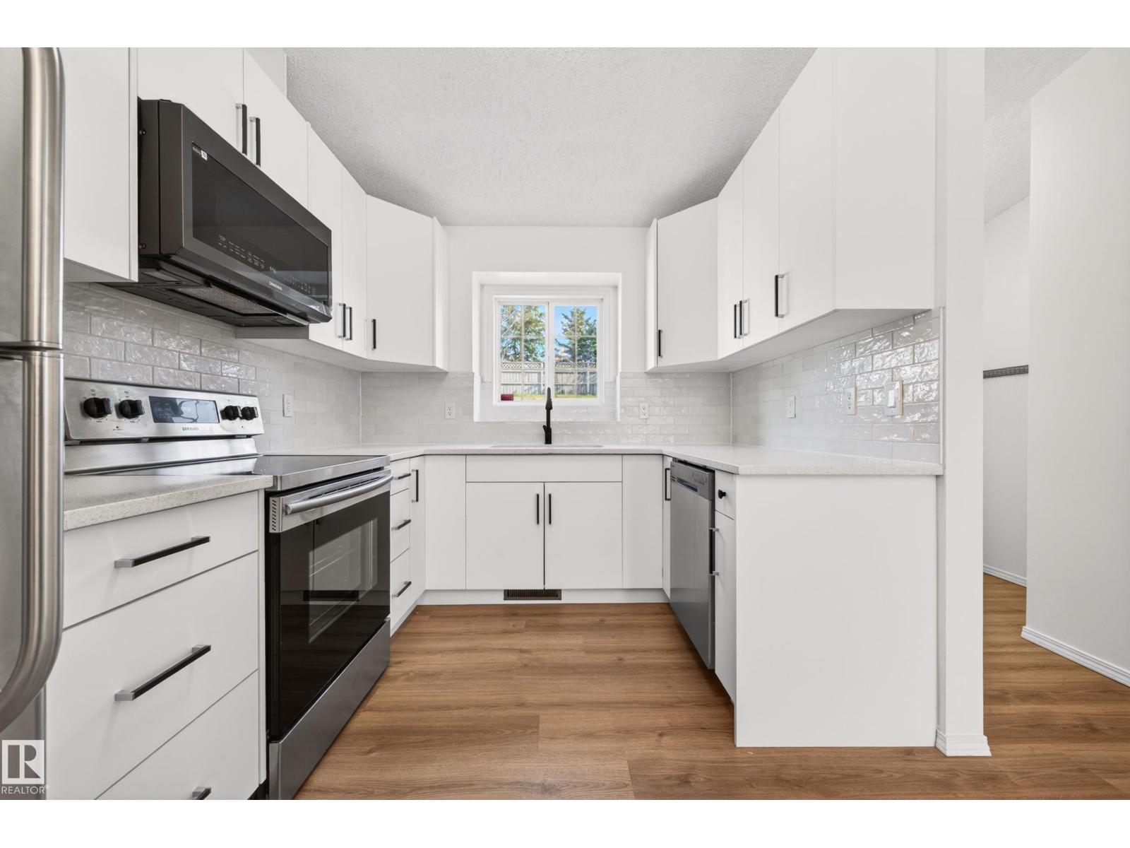 18956 78 AV NW - 19