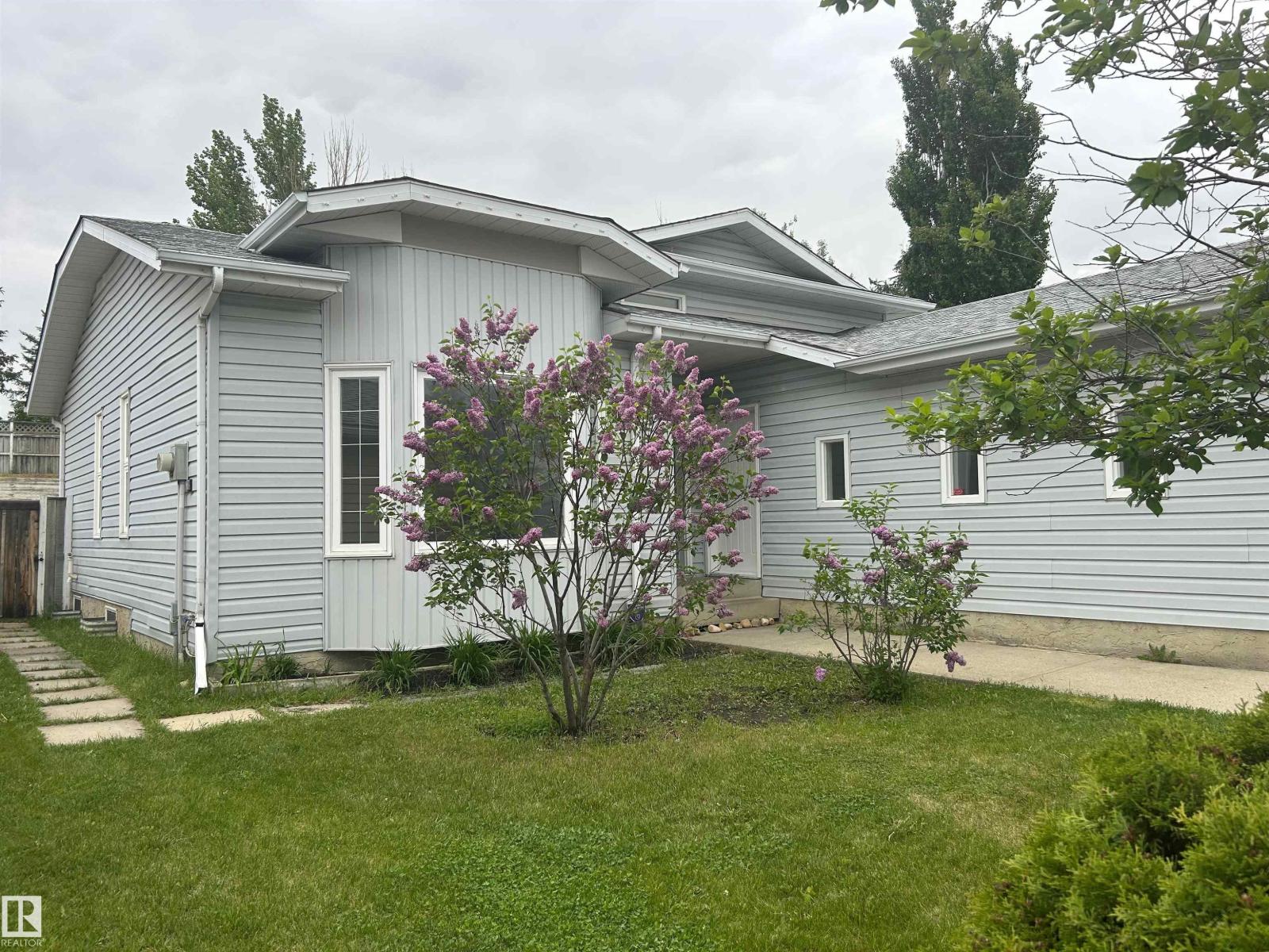 18956 78 AV NW - 1