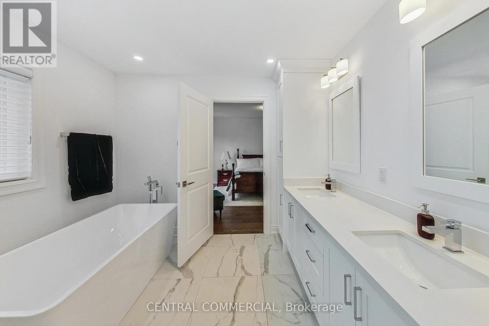 35 MACKAY DRIVE - 23