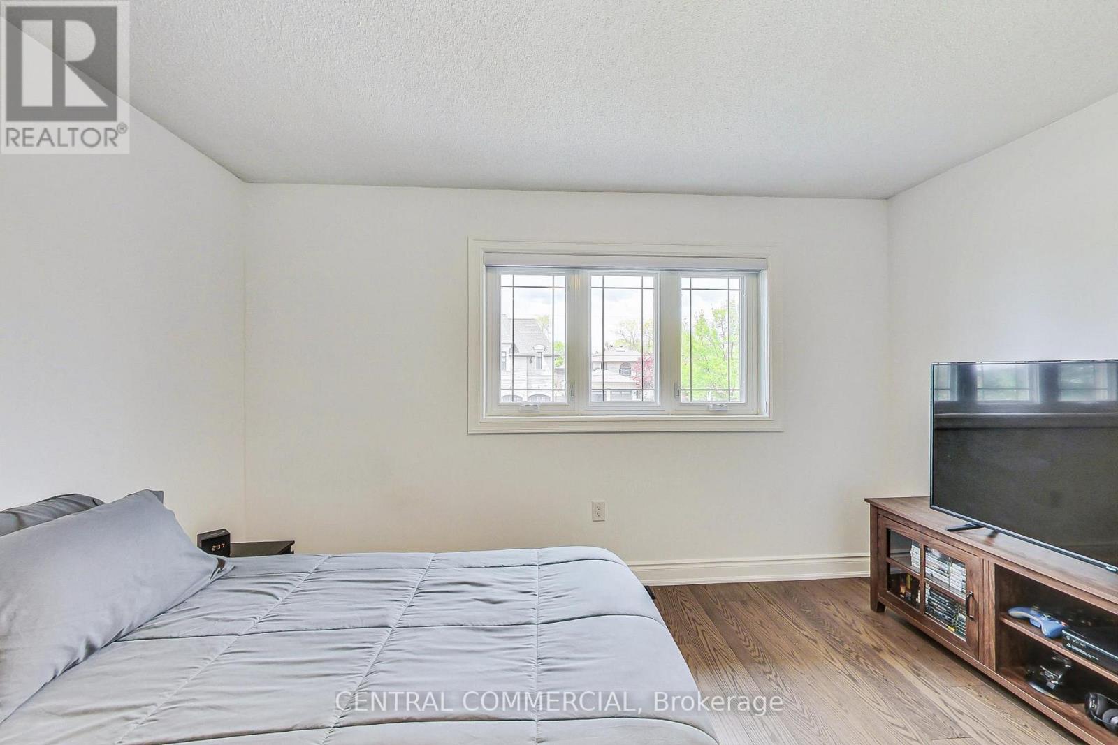 35 MACKAY DRIVE - 25