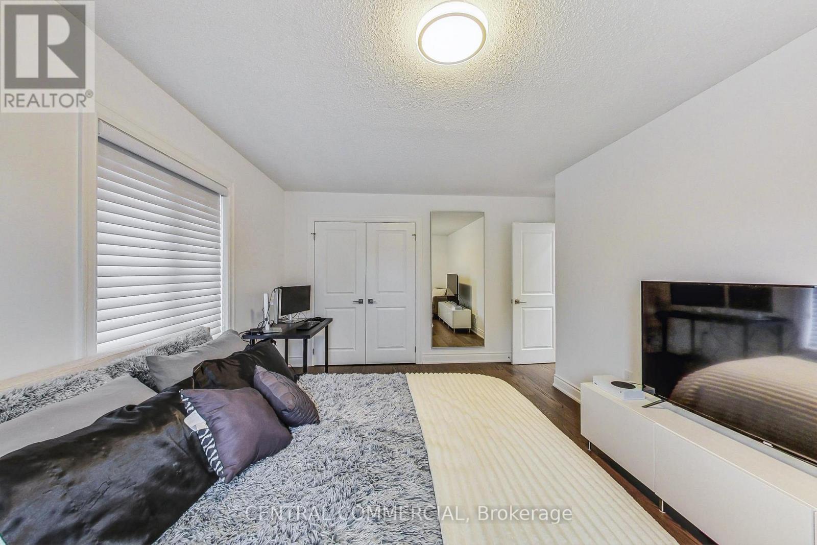 35 MACKAY DRIVE - 27