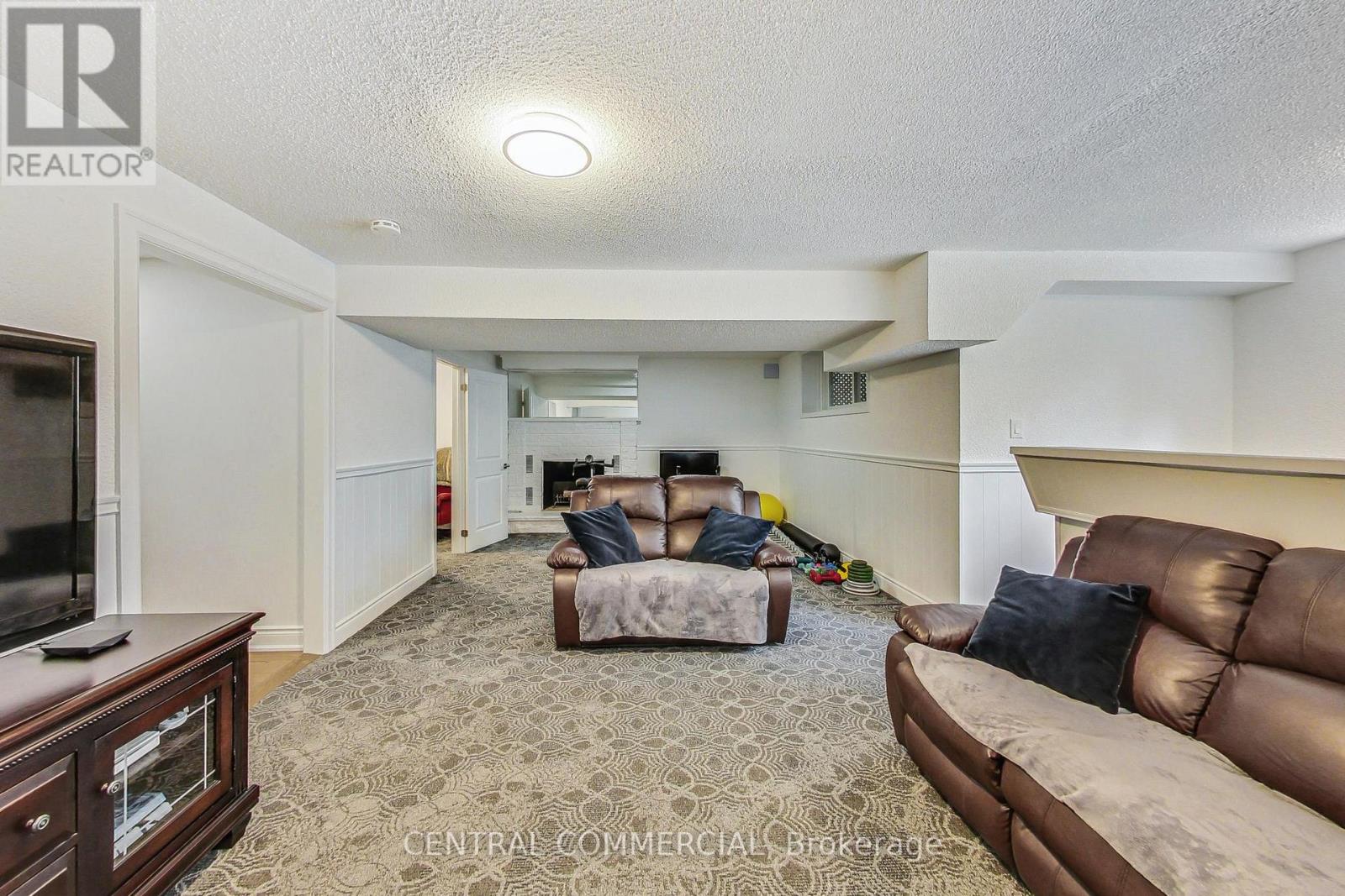 35 MACKAY DRIVE - 32