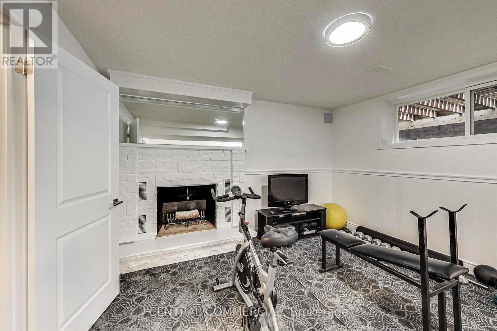 35 MACKAY DRIVE - 33