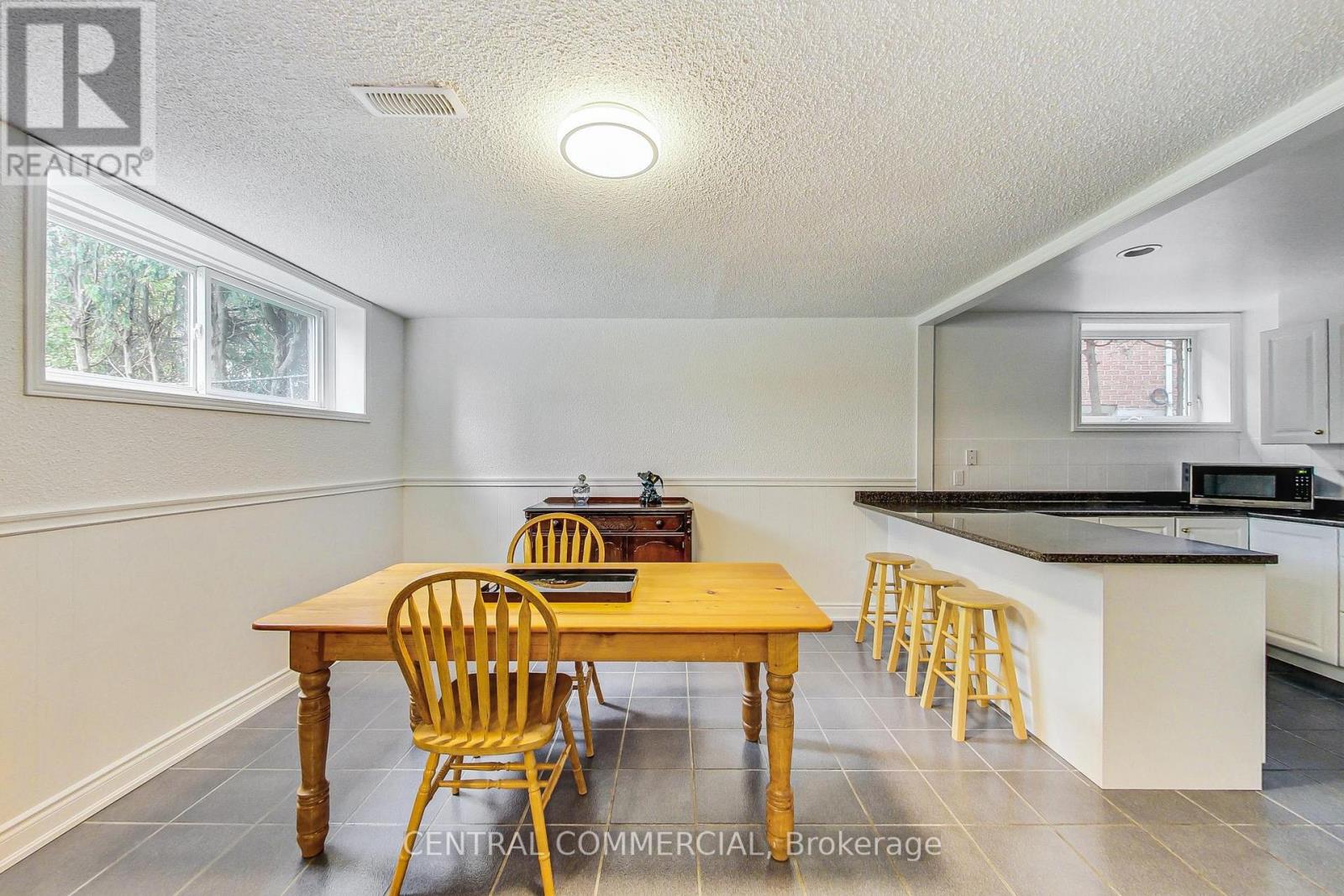 35 MACKAY DRIVE - 35