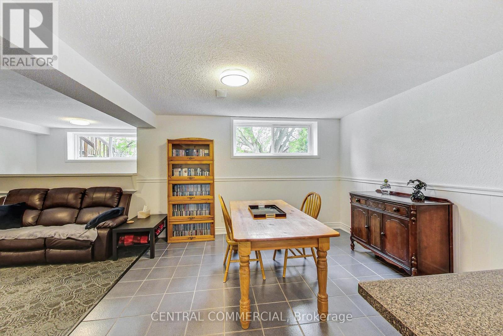 35 MACKAY DRIVE - 36